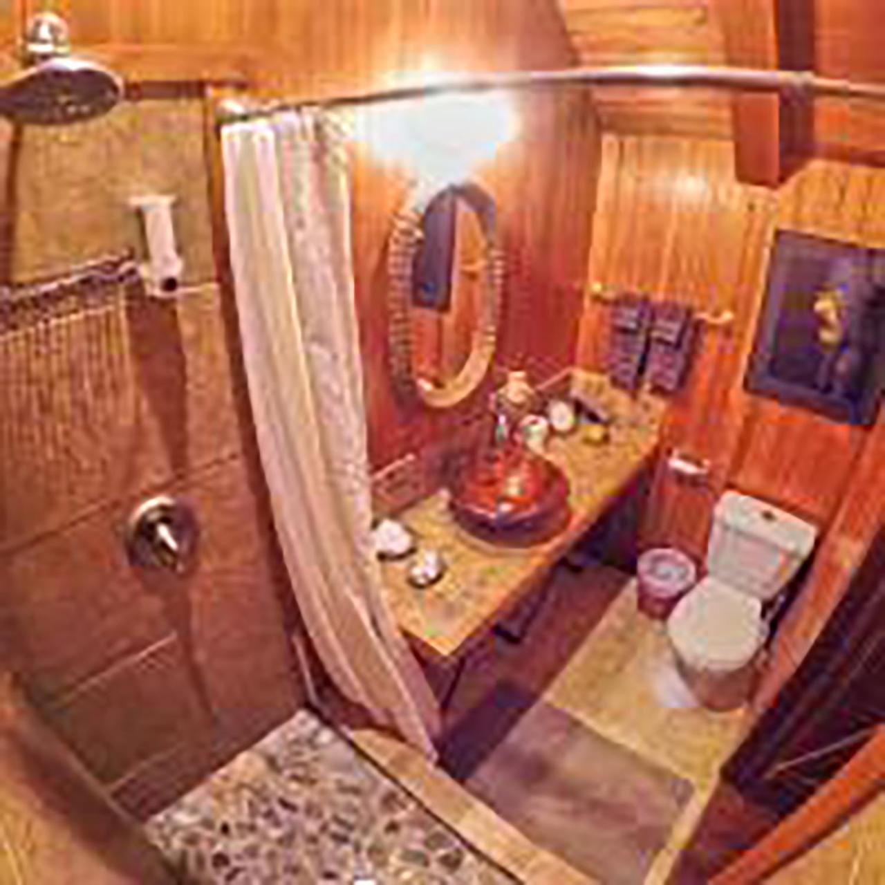 Отель Wedgwood Manor And Glamping Retreat Crawford Bay Экстерьер фото