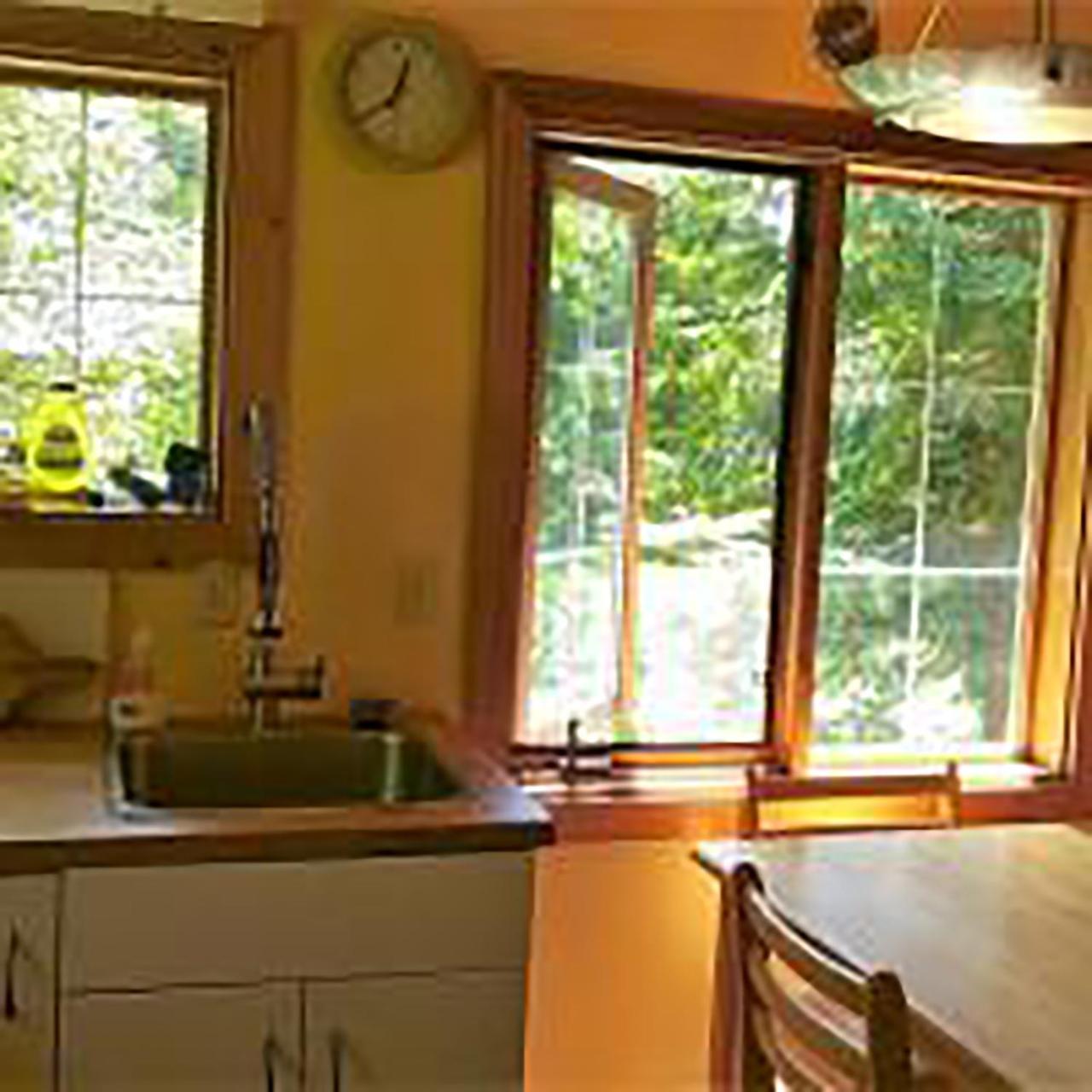 Отель Wedgwood Manor And Glamping Retreat Crawford Bay Экстерьер фото