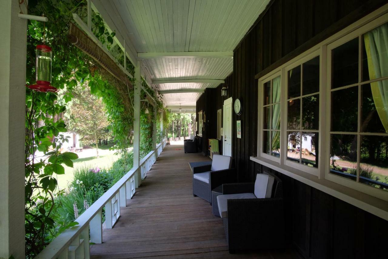 Отель Wedgwood Manor And Glamping Retreat Crawford Bay Экстерьер фото