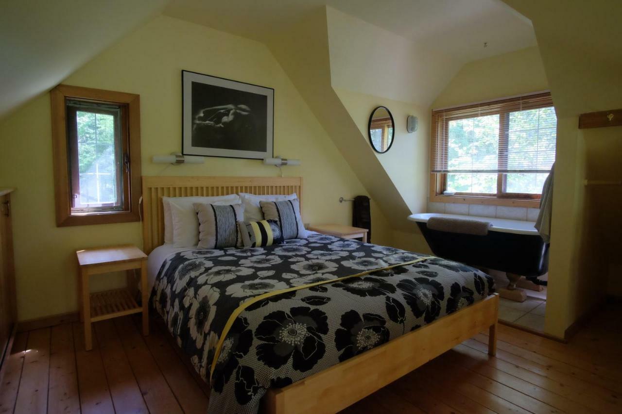 Отель Wedgwood Manor And Glamping Retreat Crawford Bay Экстерьер фото