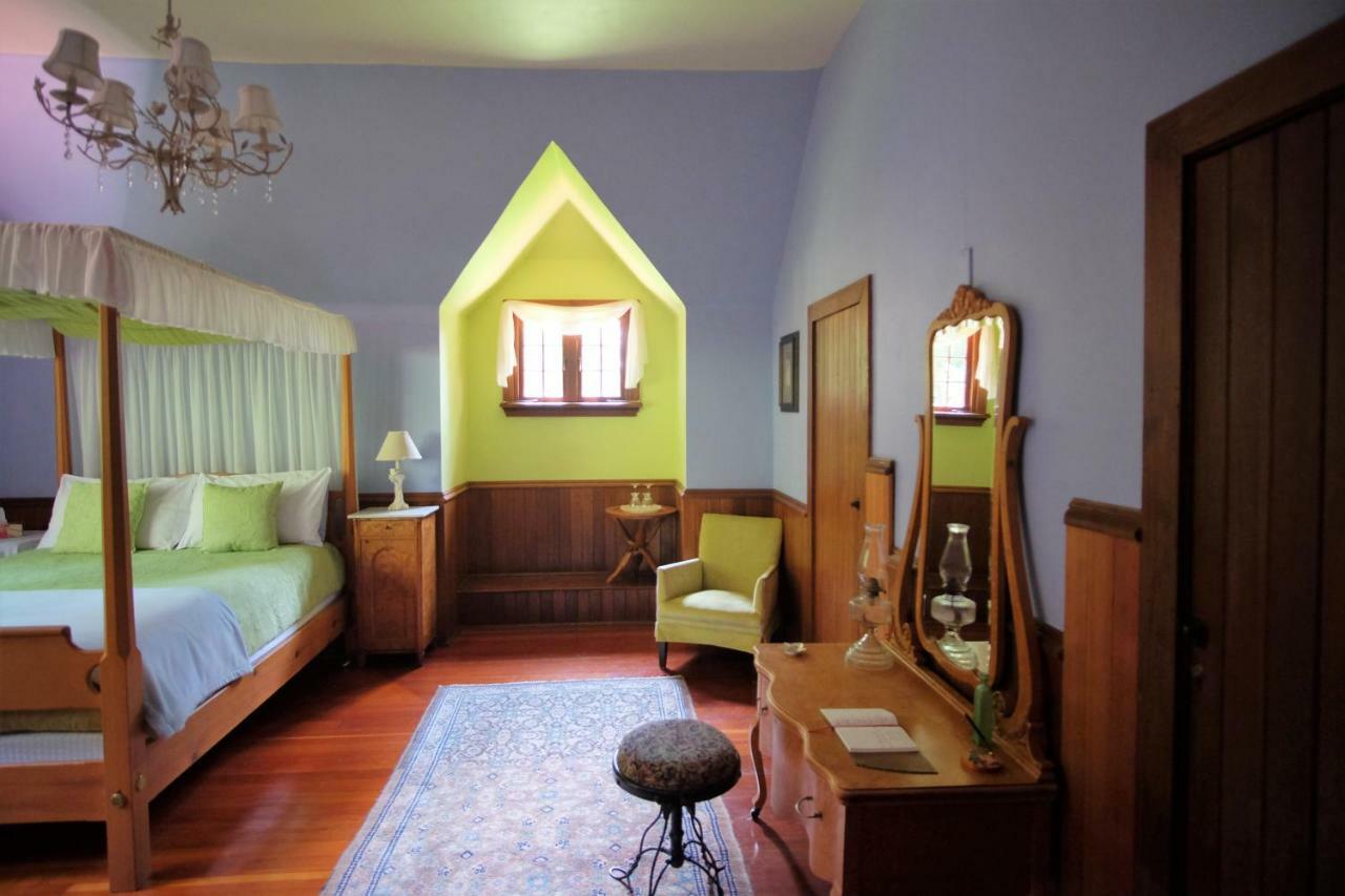 Отель Wedgwood Manor And Glamping Retreat Crawford Bay Экстерьер фото