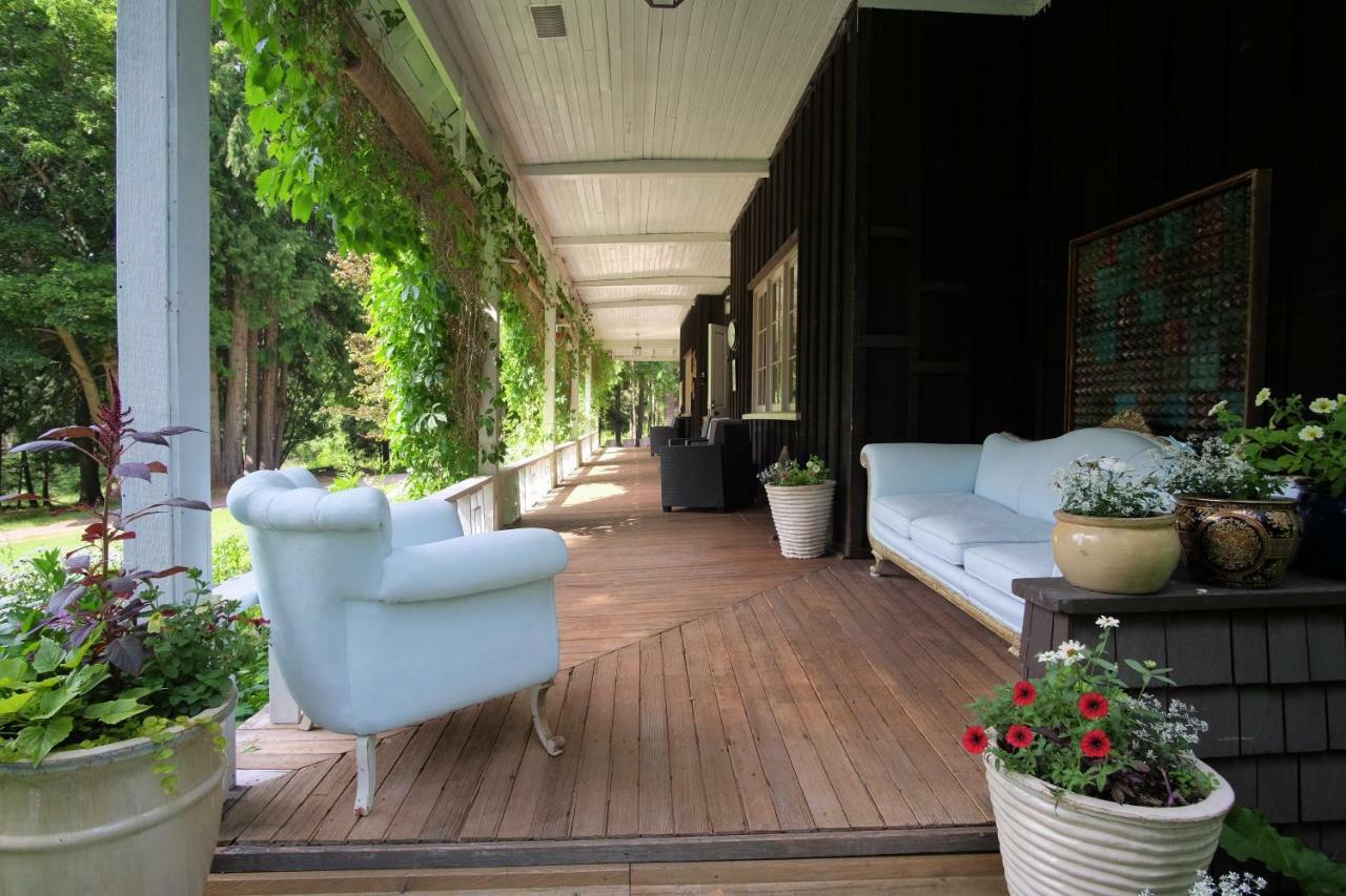 Отель Wedgwood Manor And Glamping Retreat Crawford Bay Экстерьер фото